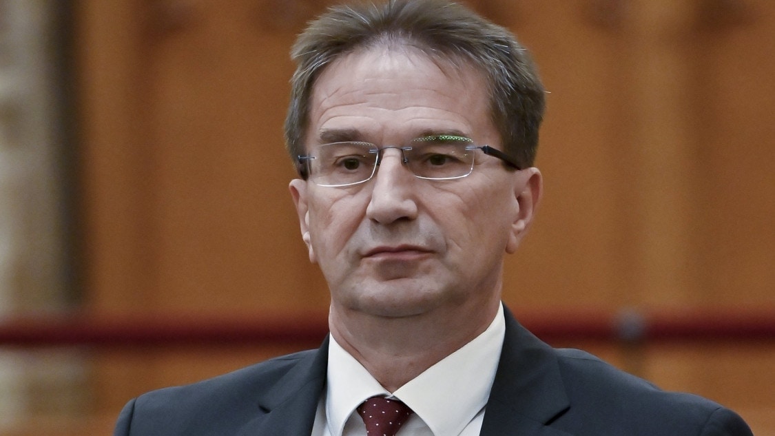 Durvul a végrehajtói botrány, lebukott az igazságügyi miniszterhelyettes is